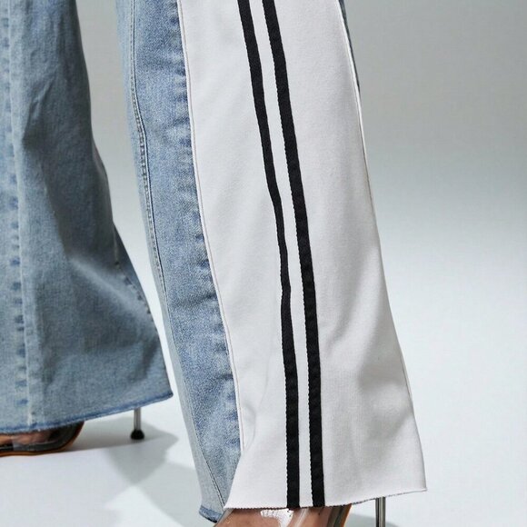 Light Wash Casual Women's Jeans - Picture 5 of 7